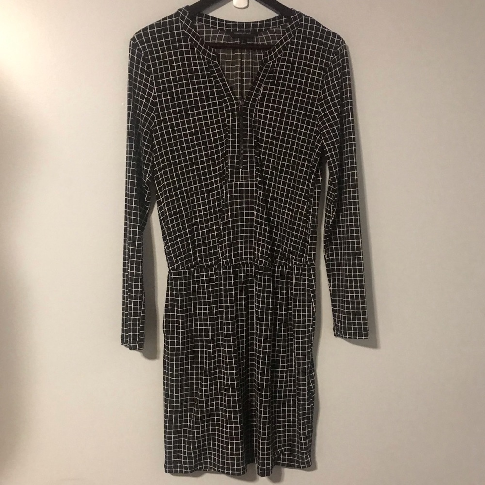 Banana Republic Dress Black and White       Small.